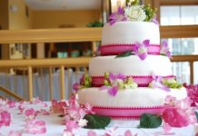Những mẫu bánh cưới hoa lãng mạn