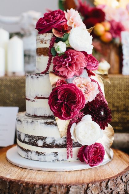 Những mẫu bánh cưới đẹp với hoa